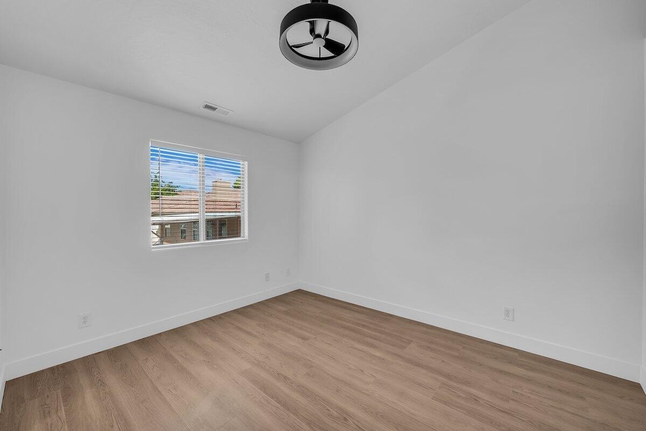 700 N Main ST #L6 Washington, UT 84780 condo for sale, MLS#25-264052 - Erika Rogers Photo 10