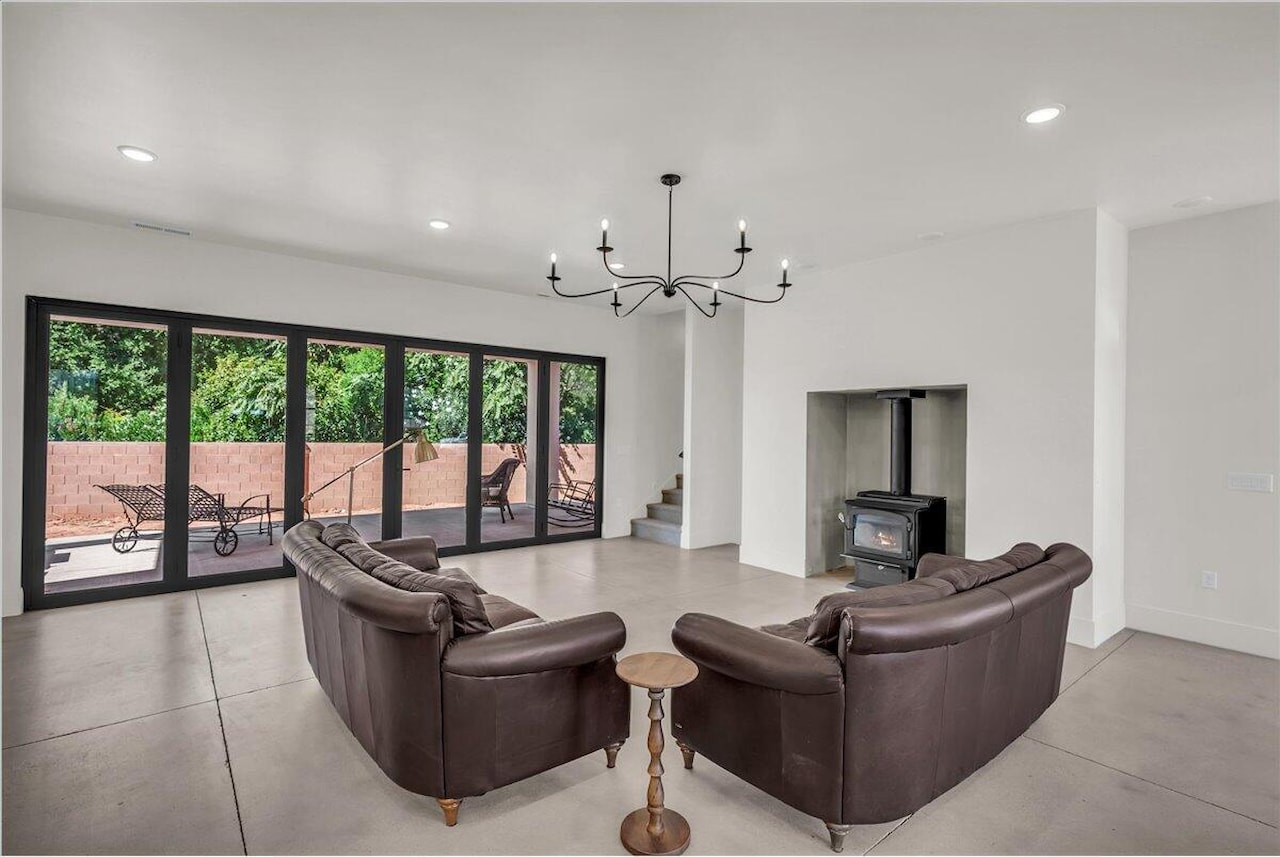 2447 Arrowhead Trl Santa Clara, UT 84765 home for sale, MLS#25-264042 - Erika Rogers Photo 3