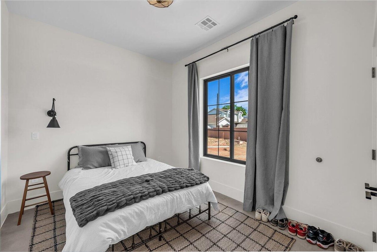 2447 Arrowhead Trl Santa Clara, UT 84765 home for sale, MLS#25-264042 - Erika Rogers Photo 9