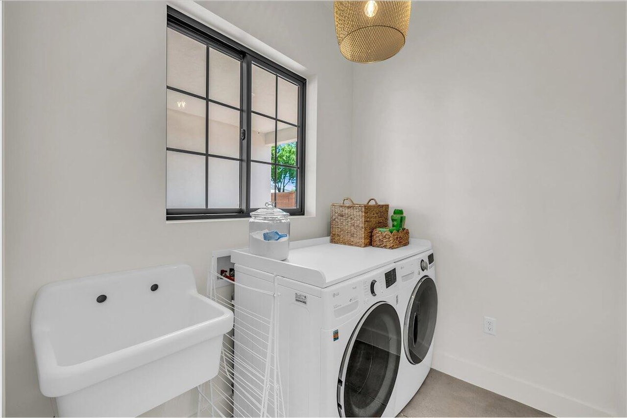 2447 Arrowhead Trl Santa Clara, UT 84765 home for sale, MLS#25-264042 - Erika Rogers Photo 10