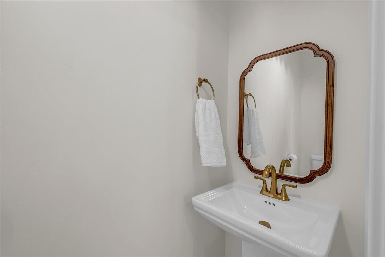 2447 Arrowhead Trl Santa Clara, UT 84765 home for sale, MLS#25-264042 - Erika Rogers Photo 11