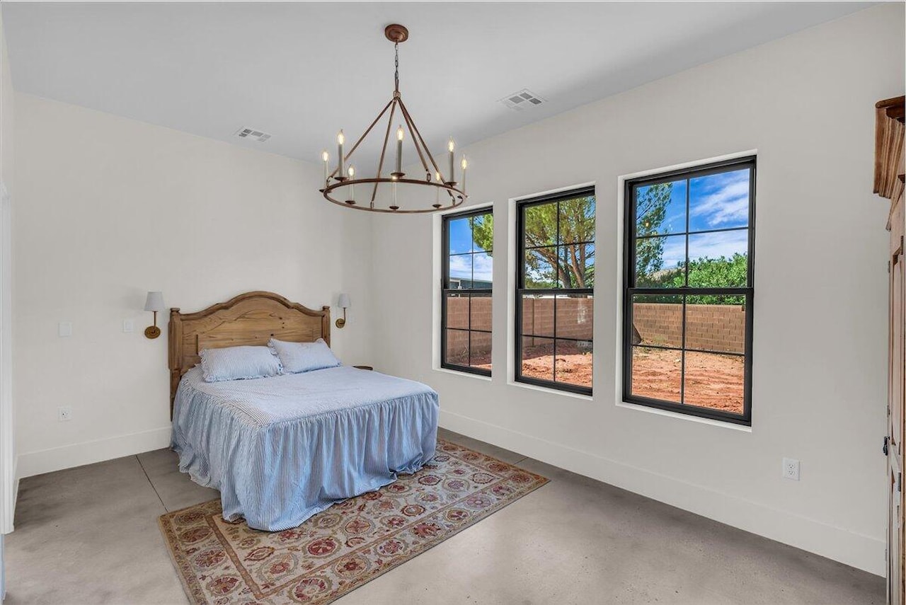 2447 Arrowhead Trl Santa Clara, UT 84765 home for sale, MLS#25-264042 - Erika Rogers Photo 13