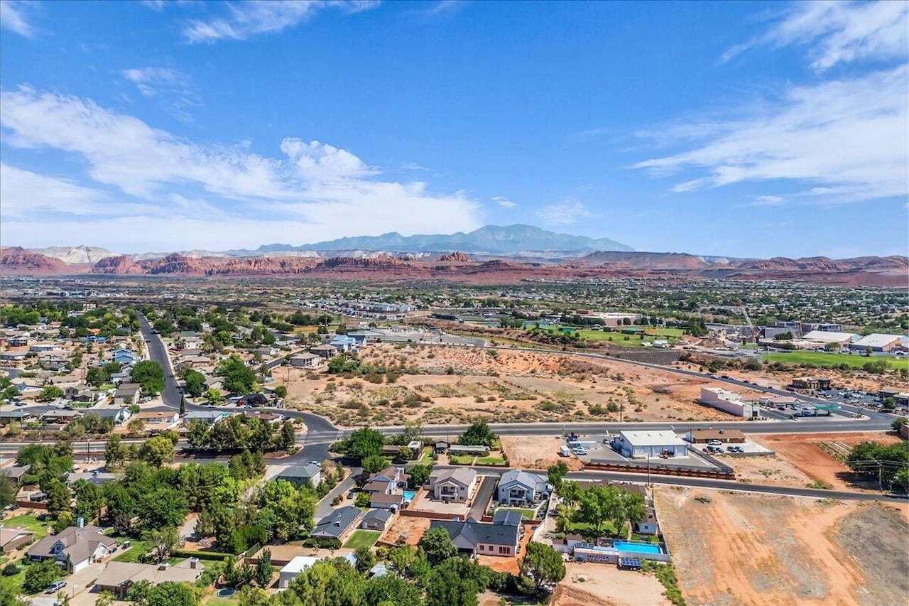 2447 Arrowhead Trl Santa Clara, UT 84765 home for sale, MLS#25-264042 - Erika Rogers Photo 29