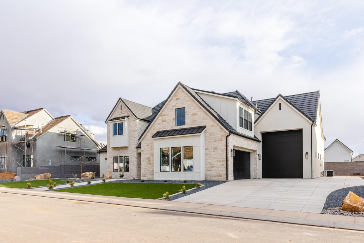 714 Chloe LN Washington, UT 84780 home for sale, MLS#25-258470 - Erika Rogers Photo 3