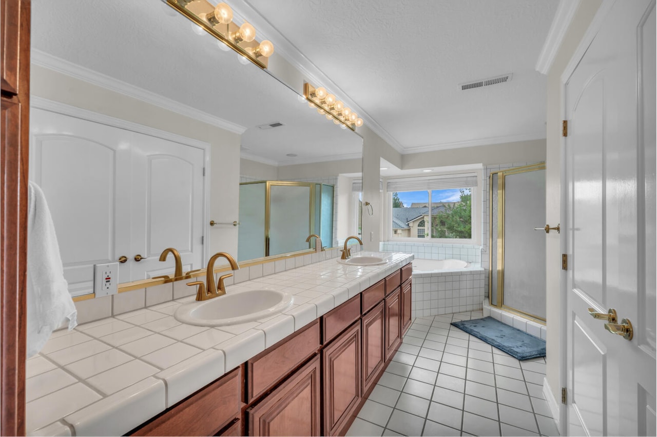 1659 S Cobblestone LN St George, UT 84790 home for sale, MLS#25-264305 - Erika Rogers Photo 11