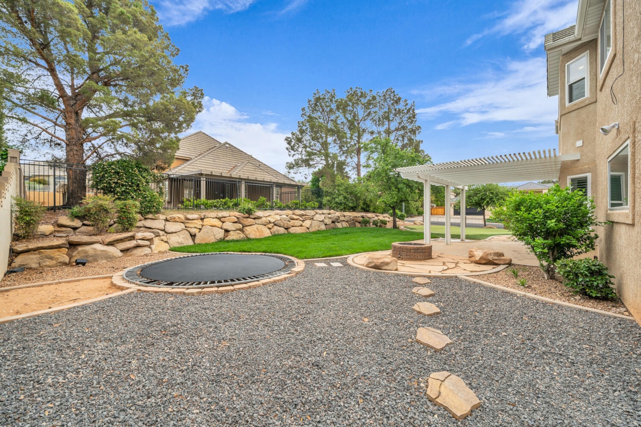 1659 S Cobblestone LN St George, UT 84790 home for sale, MLS#25-264305 - Erika Rogers Photo 24