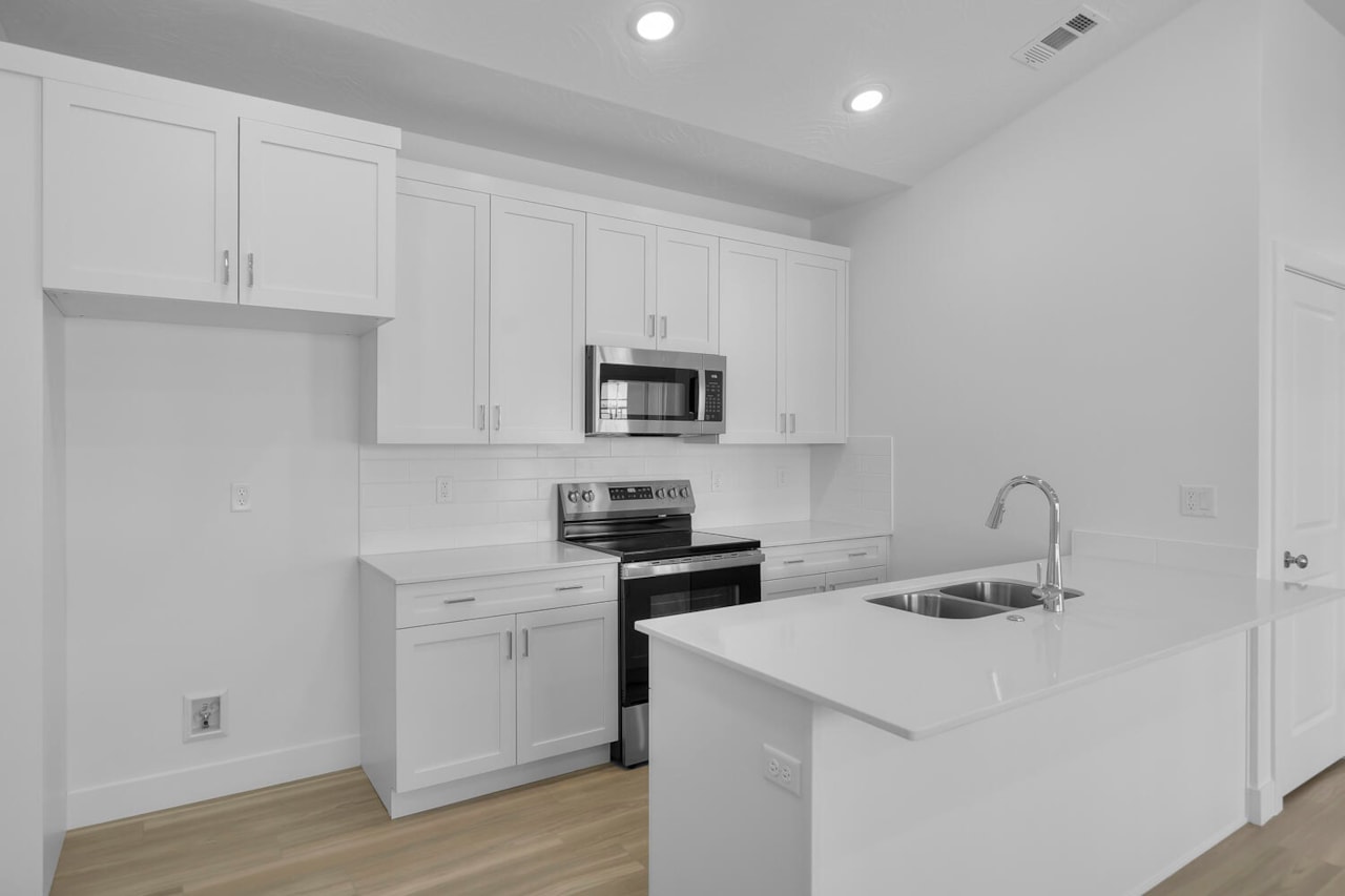 6051 Silver Birch LN #7-301 St George, UT 84790 condo for sale, MLS#25-264301 - Erika Rogers Photo 5