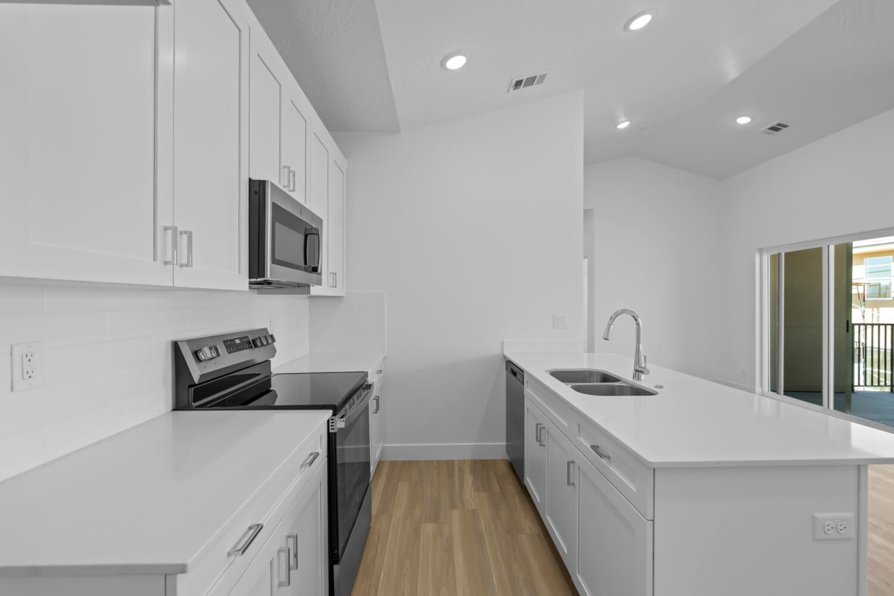 6051 Silver Birch LN #7-301 St George, UT 84790 condo for sale, MLS#25-264301 - Erika Rogers Photo 7