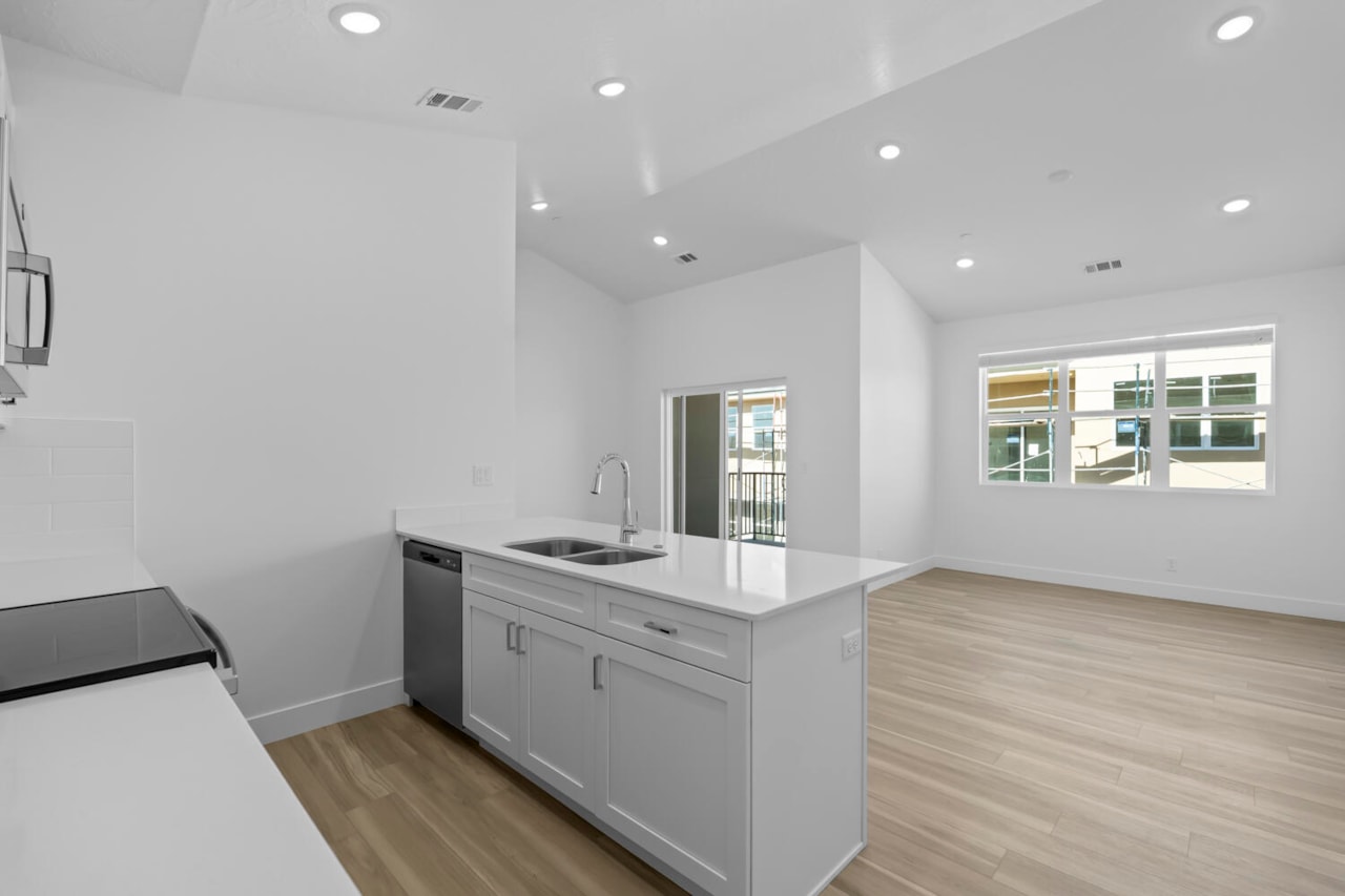 6051 Silver Birch LN #7-301 St George, UT 84790 condo for sale, MLS#25-264301 - Erika Rogers Photo 8