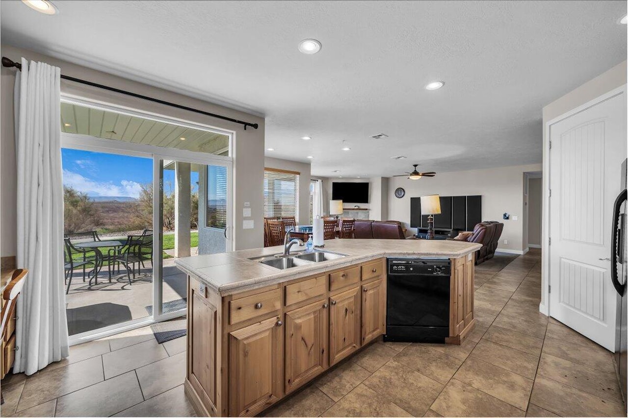 1845 W Canyon View DR #2101 St George, UT 84770 condo for sale, MLS#25-264302 - Erika Rogers Photo 12