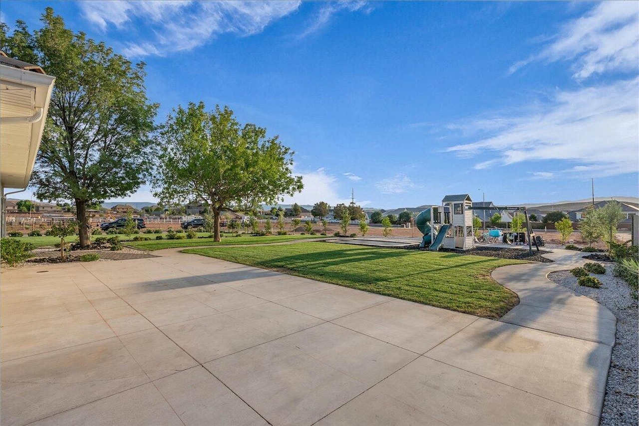 2669 E 3200 S St George, UT 84790 home for sale, MLS#25-264317 - Erika Rogers Photo 6