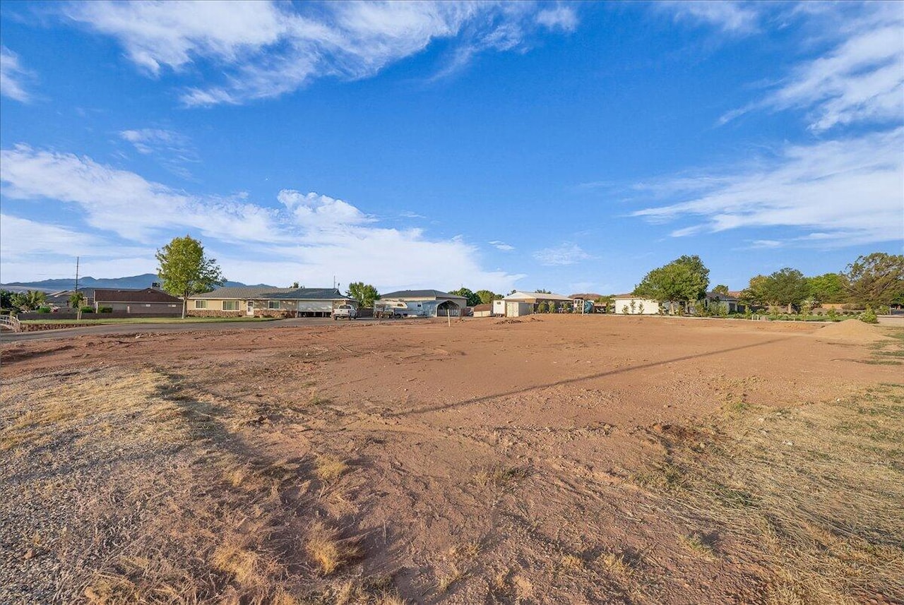 2669 E 3200 S St George, UT 84790 home for sale, MLS#25-264317 - Erika Rogers Photo 7