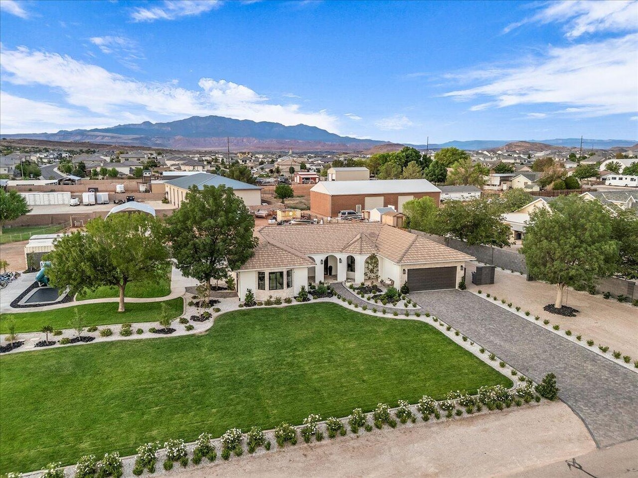 2669 E 3200 S St George, UT 84790 home for sale, MLS#25-264317 - Erika Rogers Photo 8