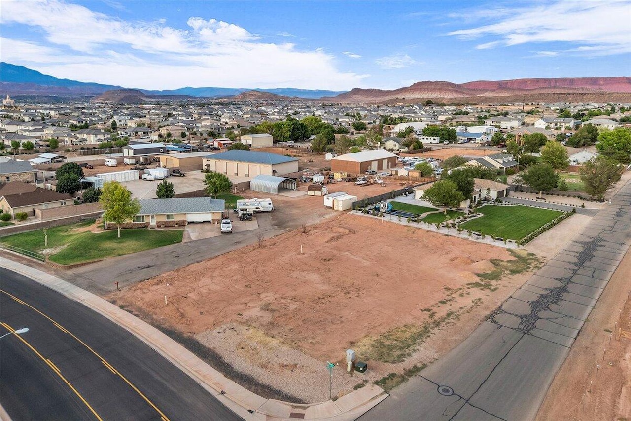 2669 E 3200 S St George, UT 84790 home for sale, MLS#25-264317 - Erika Rogers Photo 11