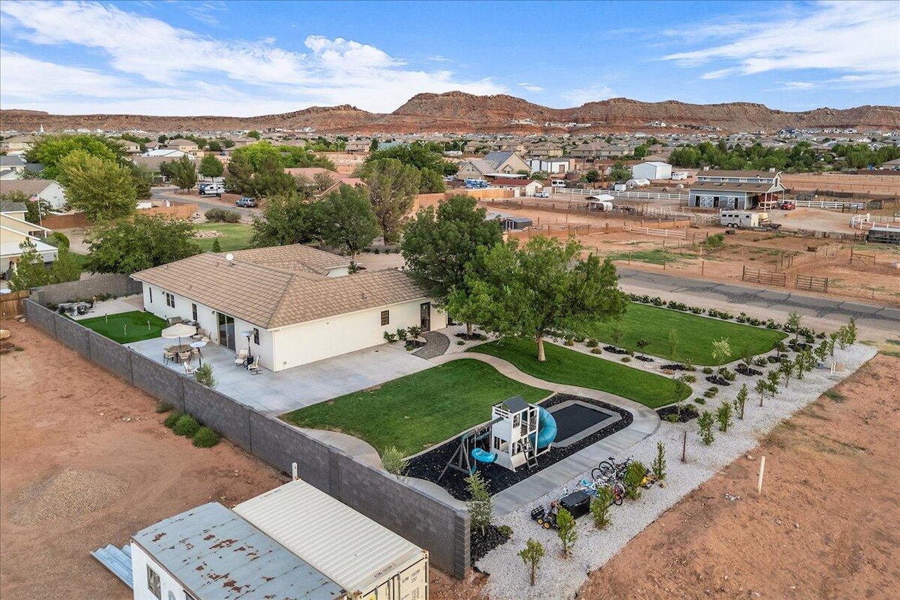 2669 E 3200 S St George, UT 84790 home for sale, MLS#25-264317 - Erika Rogers Photo 12