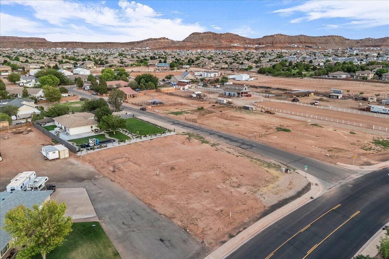 2669 E 3200 S St George, UT 84790 home for sale, MLS#25-264317 - Erika Rogers Photo 14