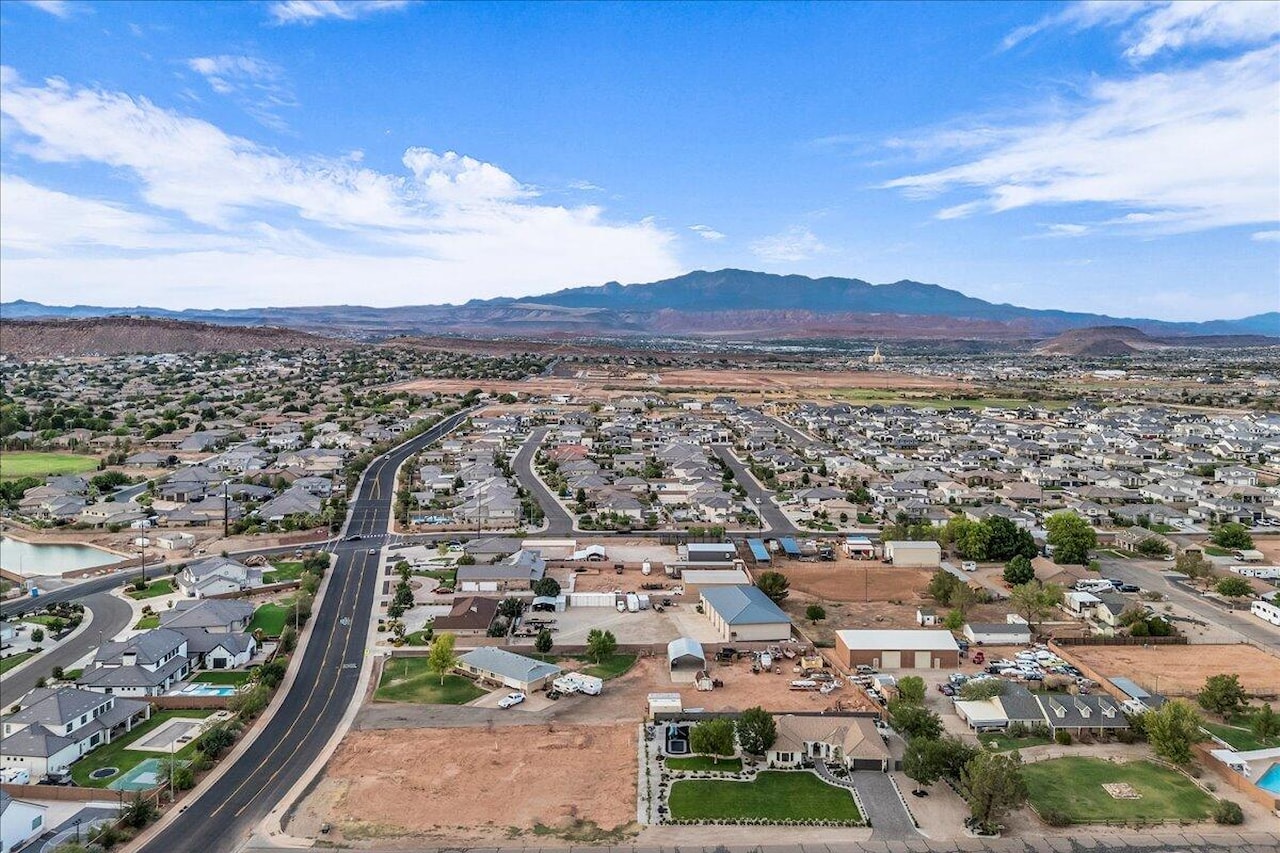 2669 E 3200 S St George, UT 84790 home for sale, MLS#25-264317 - Erika Rogers Photo 15