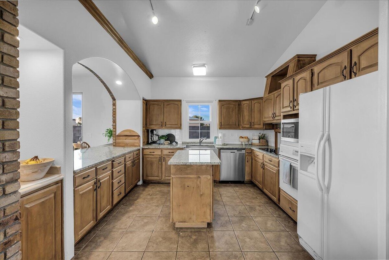 2669 E 3200 S St George, UT 84790 home for sale, MLS#25-264317 - Erika Rogers Photo 20