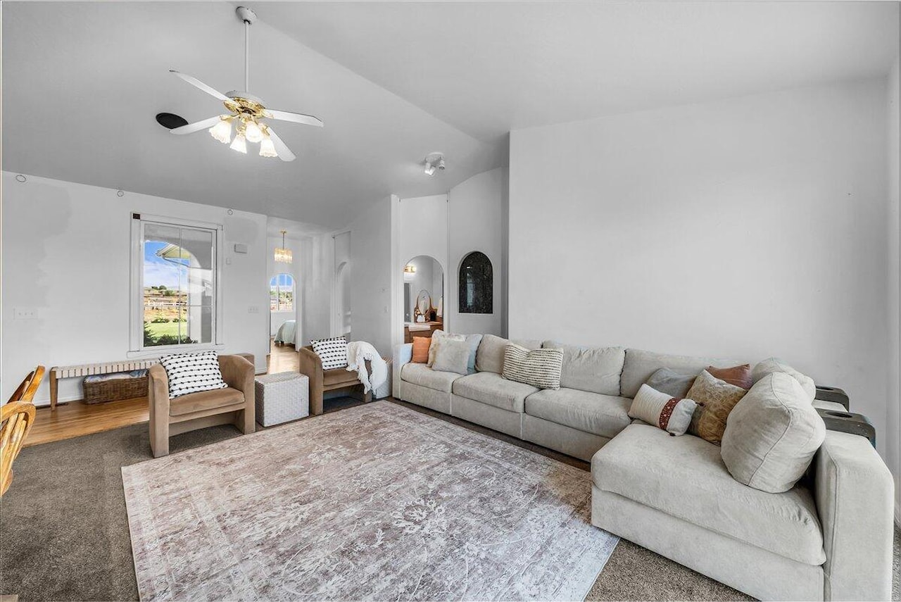 2669 E 3200 S St George, UT 84790 home for sale, MLS#25-264317 - Erika Rogers Photo 21