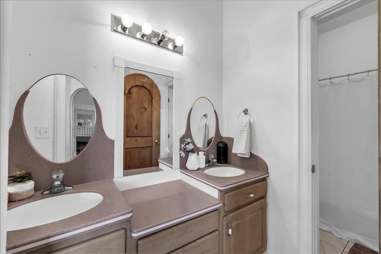 2669 E 3200 S St George, UT 84790 home for sale, MLS#25-264317 - Erika Rogers Photo 28