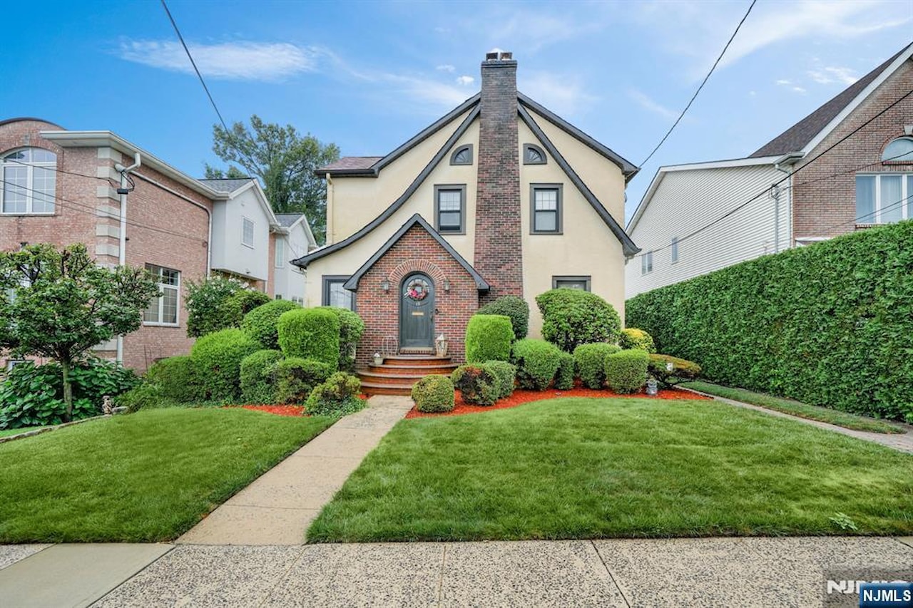 18 Lincoln Avenue Cliffside Park, NJ 07010 | MLS 25030324