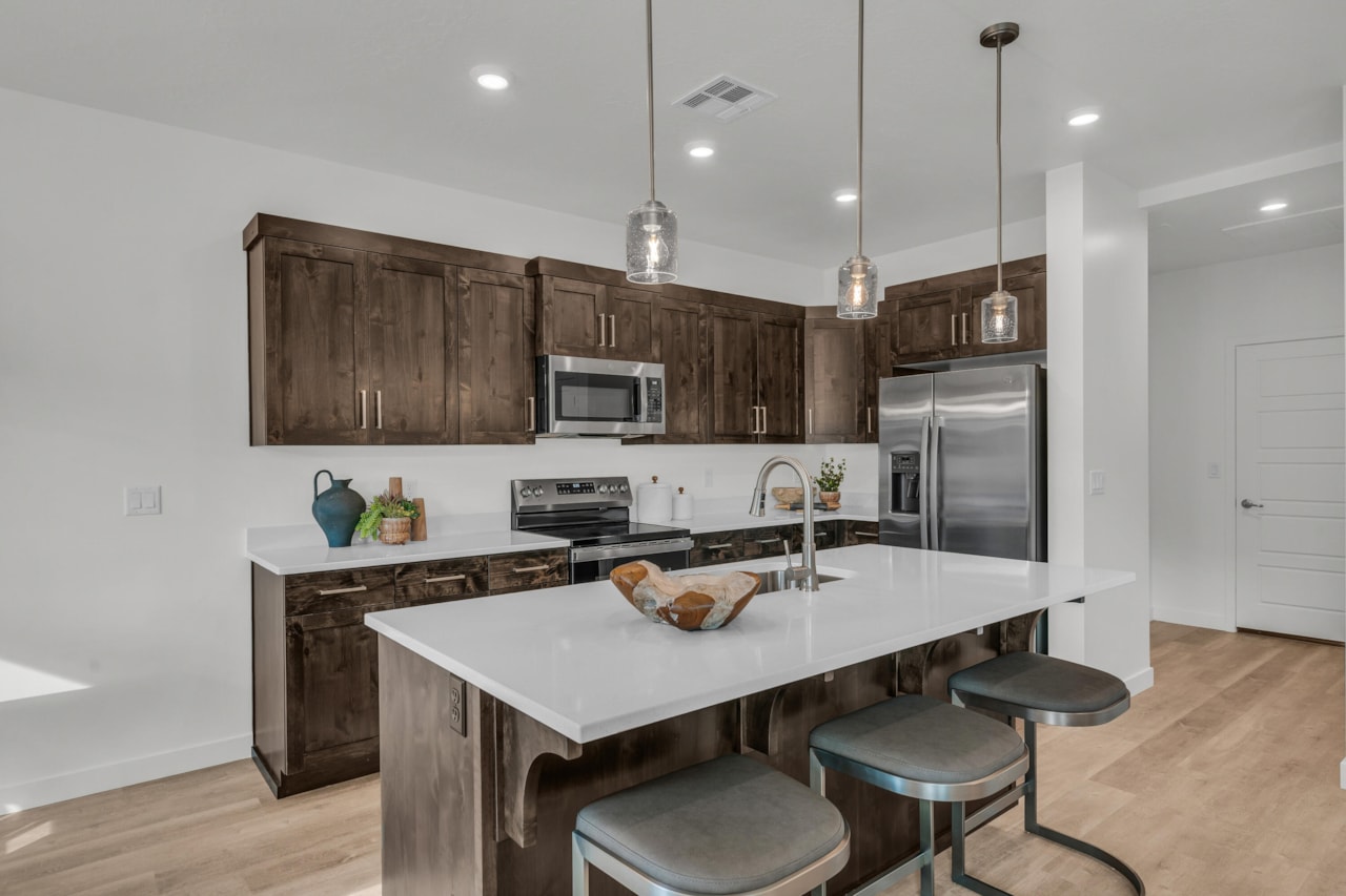 332 S Deep Creek DR Washington, UT 84780 home for sale, MLS#25-264372 - Erika Rogers Photo 8