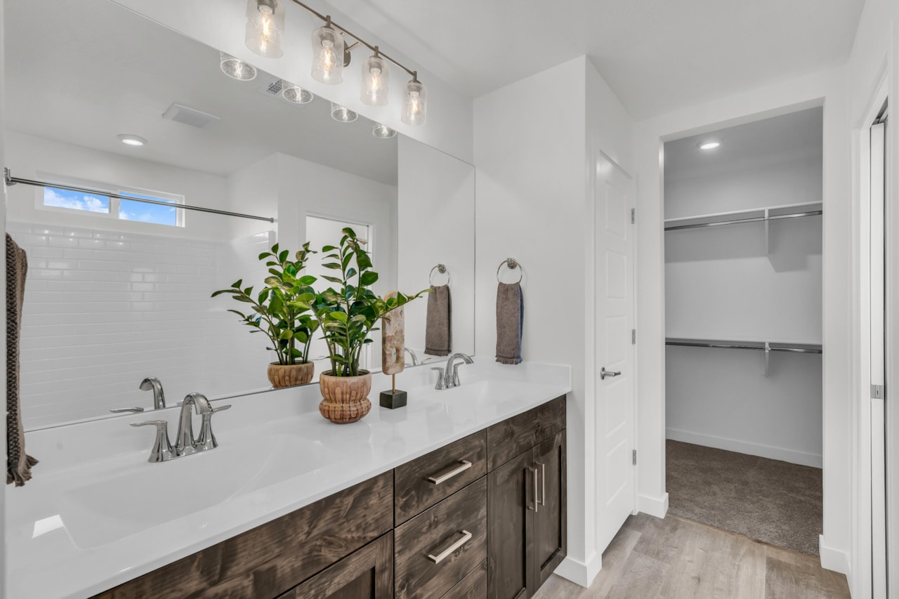 332 S Deep Creek DR Washington, UT 84780 home for sale, MLS#25-264372 - Erika Rogers Photo 19