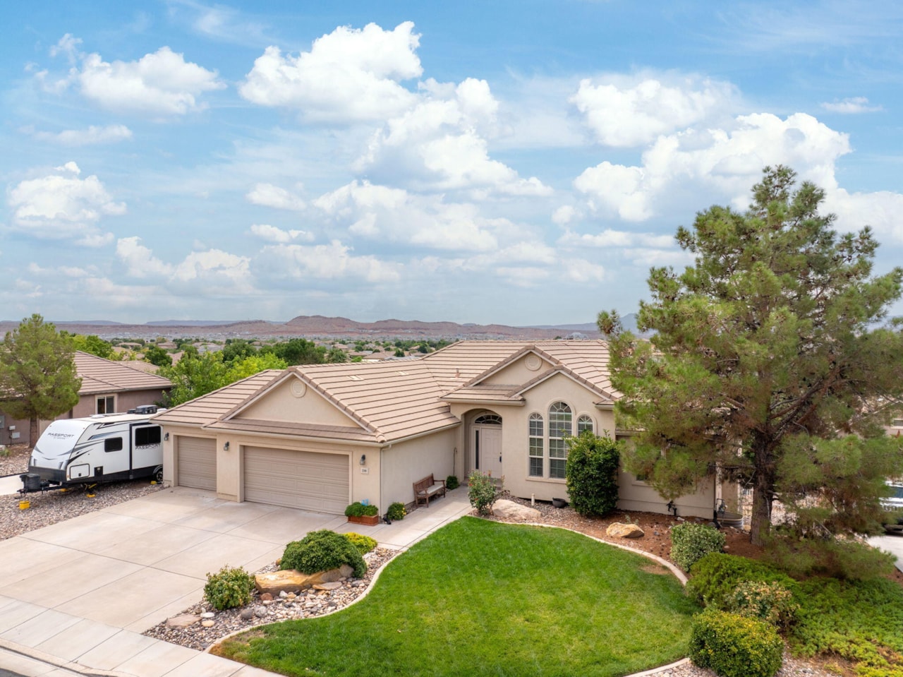 2208 E 2480  S St George, UT 84790 home for sale, MLS#25-263350 - Erika Rogers Photo 2