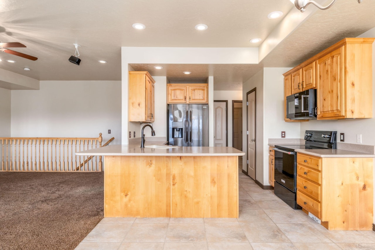 2208 E 2480  S St George, UT 84790 home for sale, MLS#25-263350 - Erika Rogers Photo 11