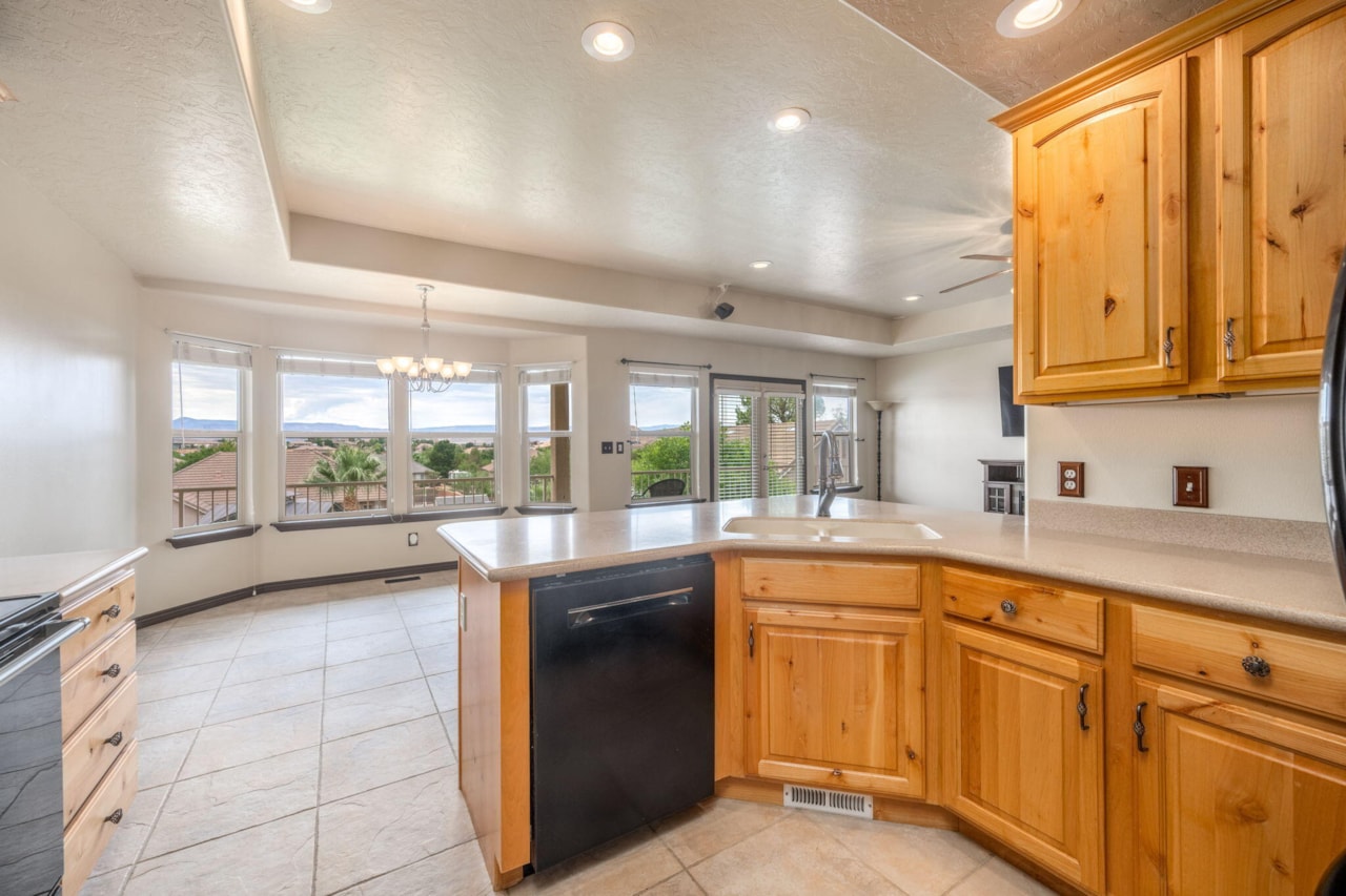 2208 E 2480  S St George, UT 84790 home for sale, MLS#25-263350 - Erika Rogers Photo 12