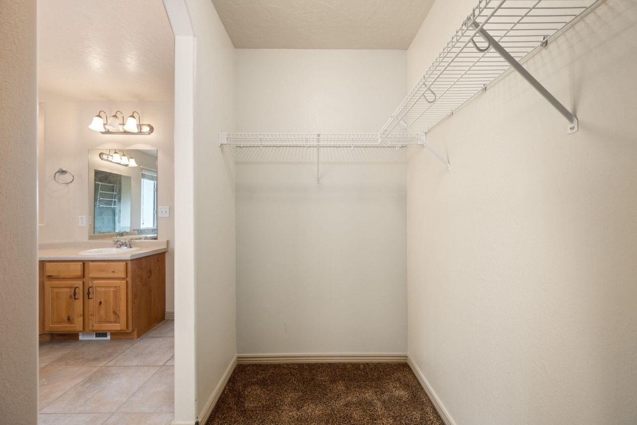 2208 E 2480  S St George, UT 84790 home for sale, MLS#25-263350 - Erika Rogers Photo 16