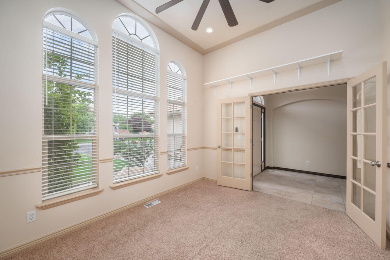 2208 E 2480  S St George, UT 84790 home for sale, MLS#25-263350 - Erika Rogers Photo 23