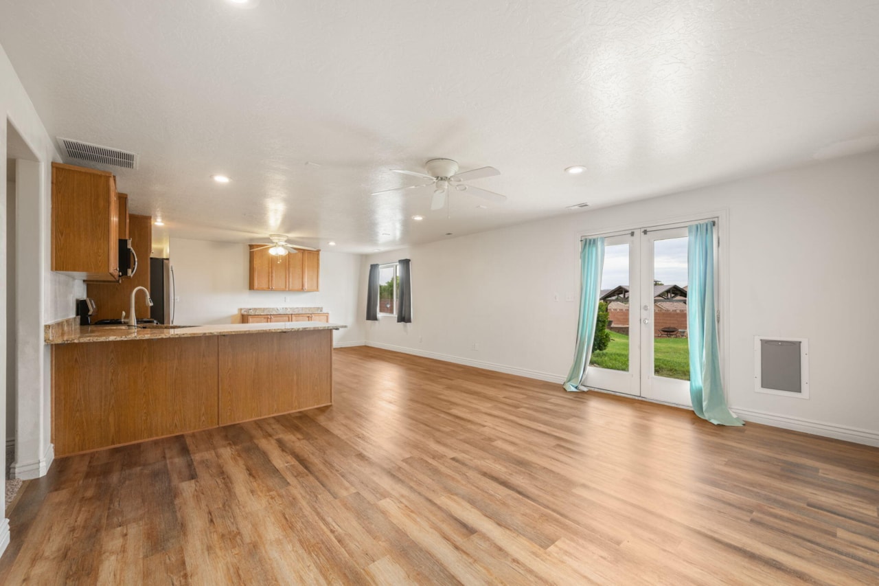 2208 E 2480  S St George, UT 84790 home for sale, MLS#25-263350 - Erika Rogers Photo 24