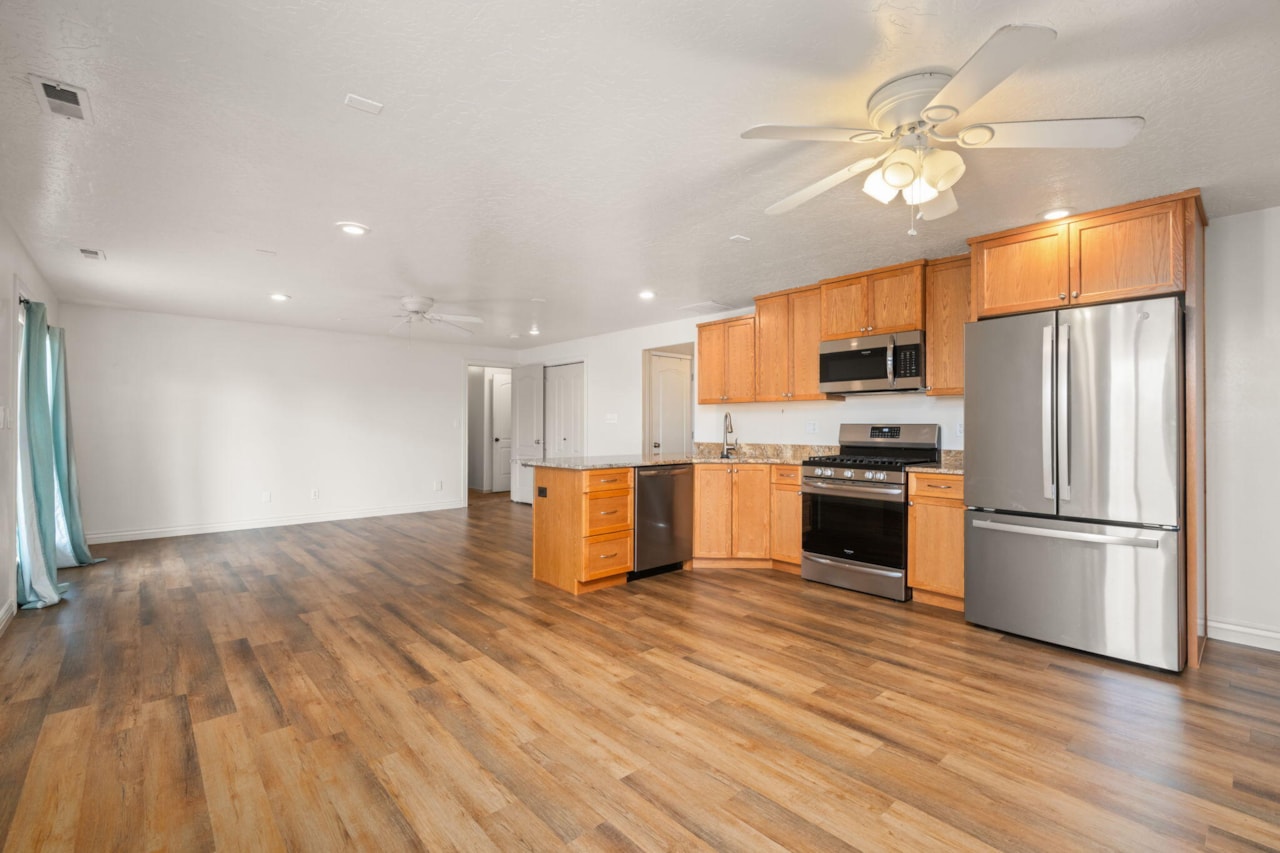 2208 E 2480  S St George, UT 84790 home for sale, MLS#25-263350 - Erika Rogers Photo 26