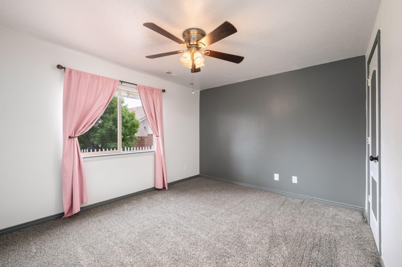 2208 E 2480  S St George, UT 84790 home for sale, MLS#25-263350 - Erika Rogers Photo 28