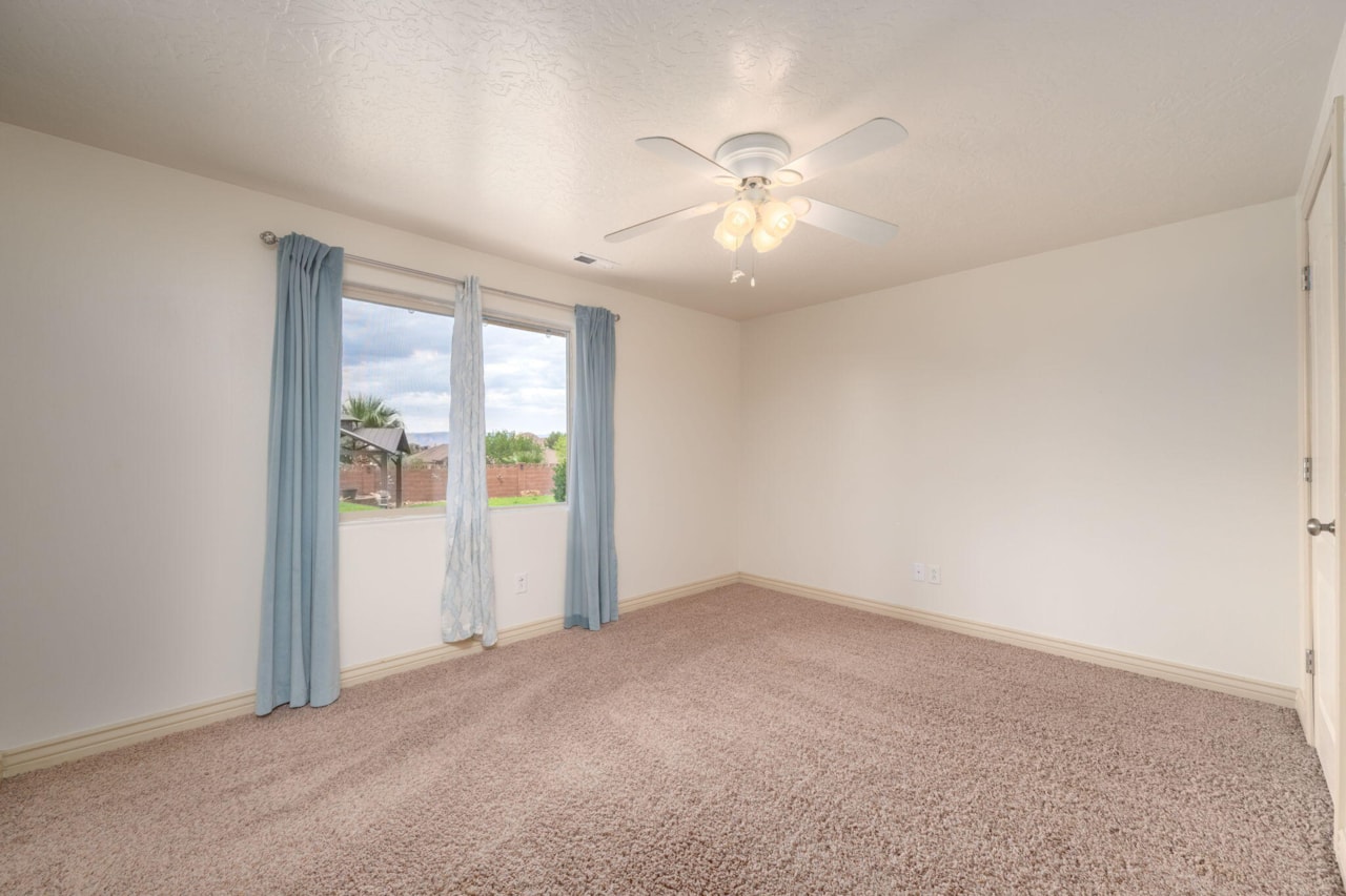 2208 E 2480  S St George, UT 84790 home for sale, MLS#25-263350 - Erika Rogers Photo 31