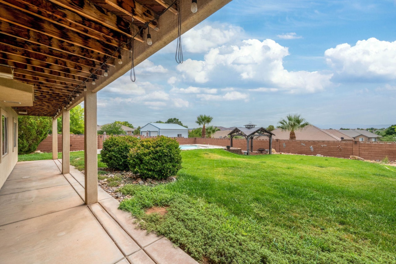 2208 E 2480  S St George, UT 84790 home for sale, MLS#25-263350 - Erika Rogers Photo 35