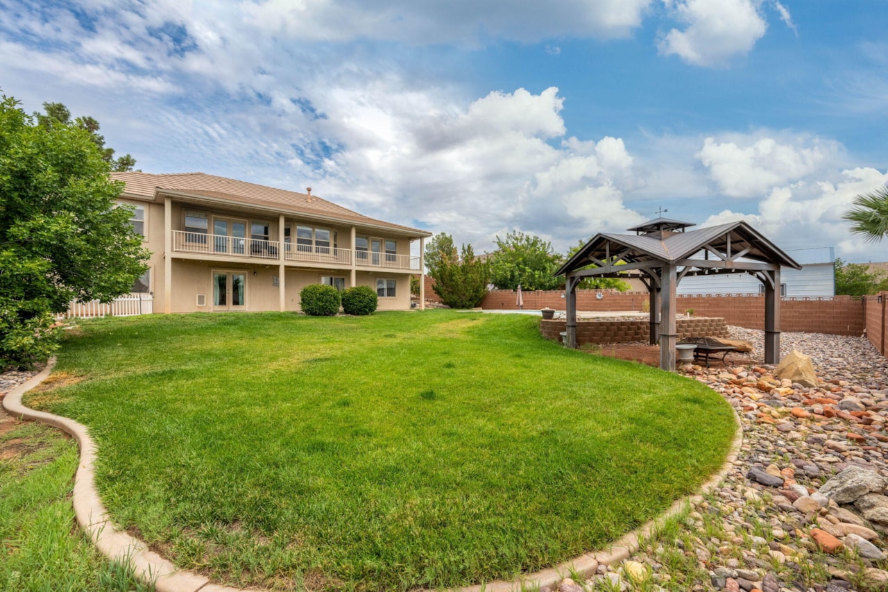 2208 E 2480  S St George, UT 84790 home for sale, MLS#25-263350 - Erika Rogers Photo 38