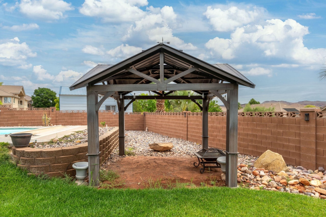 2208 E 2480  S St George, UT 84790 home for sale, MLS#25-263350 - Erika Rogers Photo 39