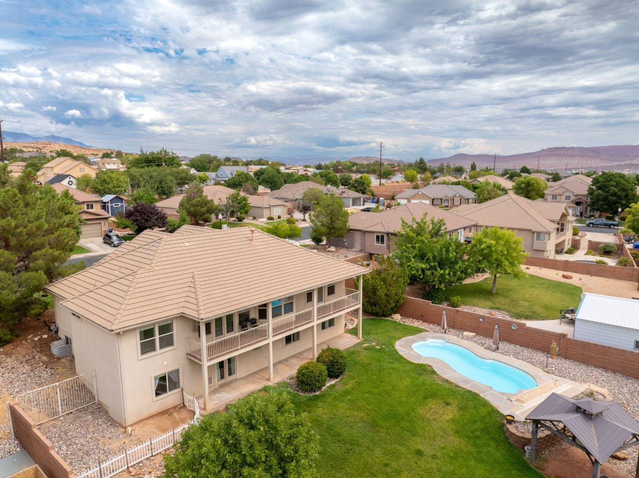 2208 E 2480  S St George, UT 84790 home for sale, MLS#25-263350 - Erika Rogers Photo 46