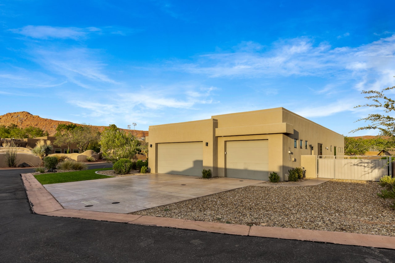 2090 N Tuweap DR #13 St George, UT 84770 home for sale, MLS#25-264462 - Erika Rogers Photo 34