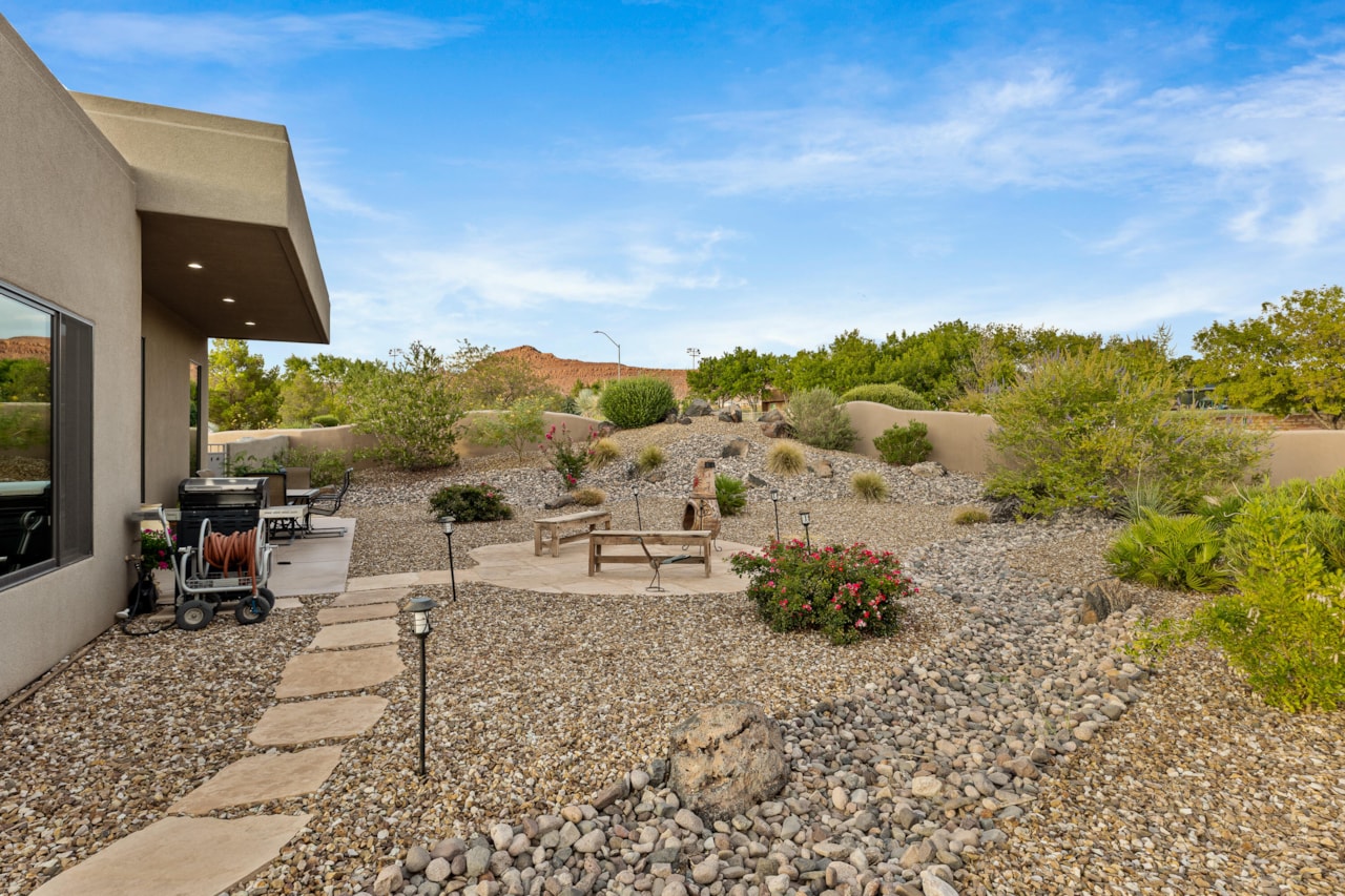 2090 N Tuweap DR #13 St George, UT 84770 home for sale, MLS#25-264462 - Erika Rogers Photo 37