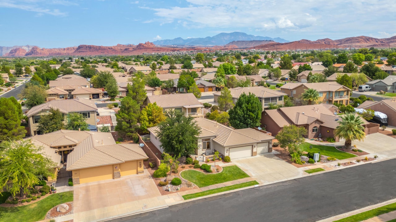 2166 W 1010 N #42 St George, UT 84770 home for sale, MLS#25-264153 - Erika Rogers Photo 11