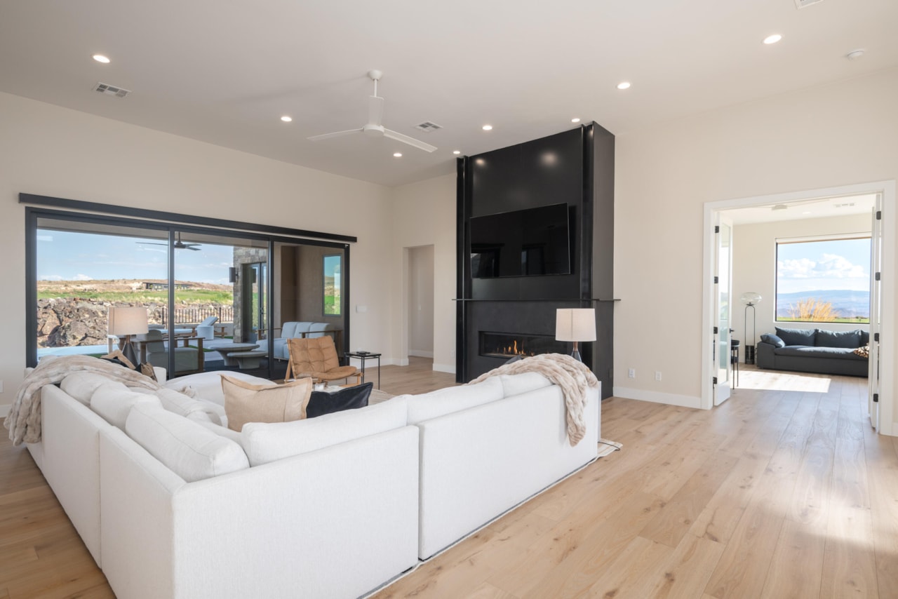 4816 N Petroglyph DR St George, UT 84770 home for sale, MLS#25-264615 - Erika Rogers Photo 17