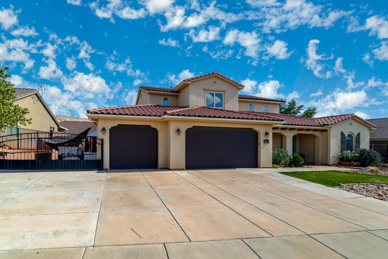 376 E Calgary St George, UT 84790 home for sale, MLS#25-264625 - Erika Rogers Photo 2