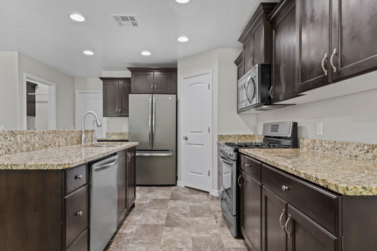 3342 S 240  W Washington, UT 84780 home for sale, MLS#25-262505 - Erika Rogers Photo 11