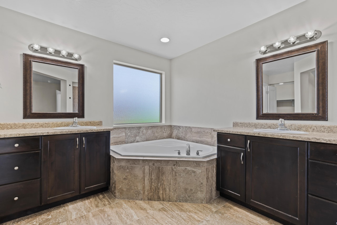 3342 S 240  W Washington, UT 84780 home for sale, MLS#25-262505 - Erika Rogers Photo 16