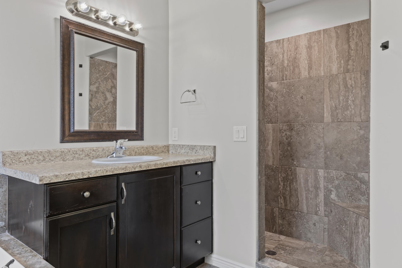 3342 S 240  W Washington, UT 84780 home for sale, MLS#25-262505 - Erika Rogers Photo 18