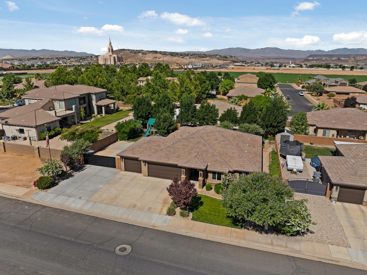 3342 S 240  W Washington, UT 84780 home for sale, MLS#25-262505 - Erika Rogers Photo 4