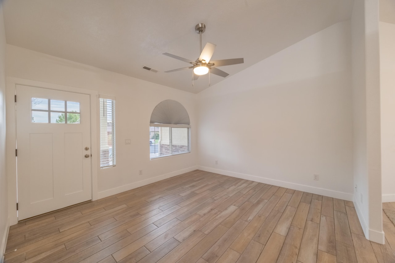 1548 W 1370 ST N St George, UT 84770 home for sale, MLS#25-264699 - Erika Rogers Photo 6